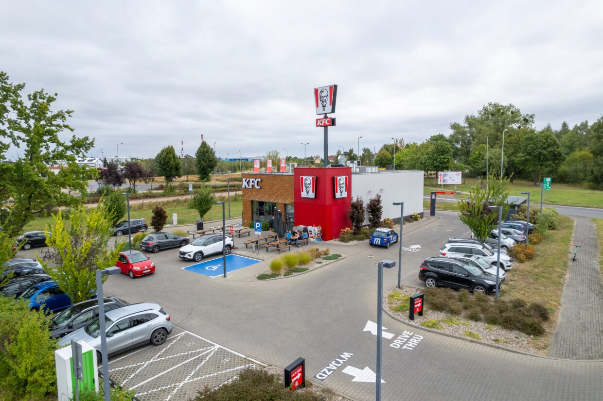Restauracja + parking  KFC