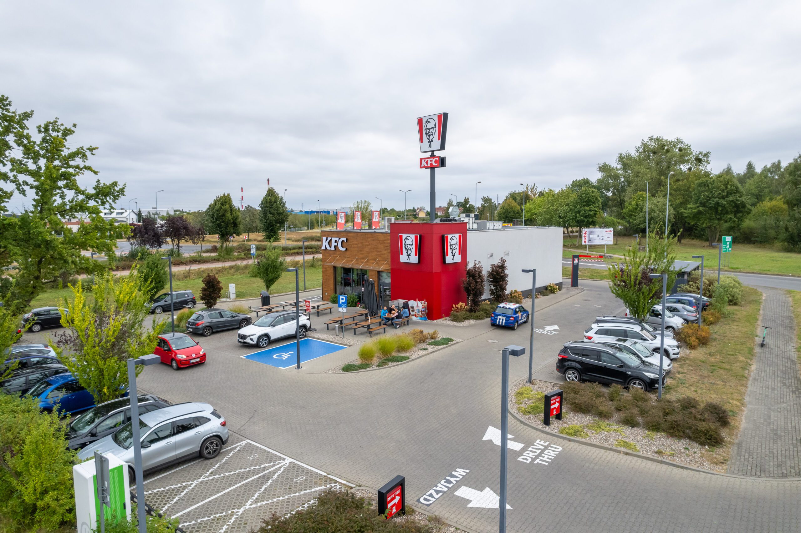 Restauracja + parking  KFC